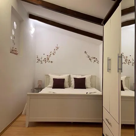 Ivan Apartment *